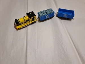 Thomas The Tank & Friends Trackmaster MOTORIZED YELLOW RHENEAS TRAIN + WAGONS ,, - Picture 1 of 6