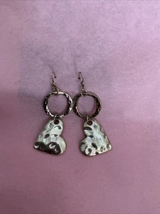 Montana Silversmiths Chiseled Heart Earrings - Picture 1 of 5