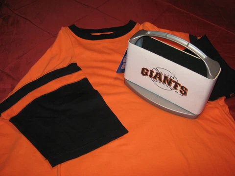 SF Giants Cooler / Sports 6 Pack  (NWT) Plus Gift -Giants Shirt, All Fans Cover