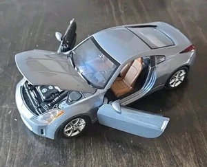 HOT WHEELS - 1:18 Scale - NISSAN Z (Metallic Silver) - Metal Collection (2002) - Picture 1 of 8