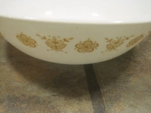 CORELLE 'BUTTERFLY GOLD' 8½" ROUND SERVING BOWL, EUC - Picture 1 of 3
