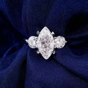 Alianza de compromiso de moissanita marquesa de 2 quilates de oro blanco macizo de 14 quilates - Imagen 1 de 9