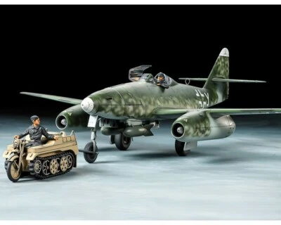 Tamiya Messerschmitt Me 262 A-2a & Kettenkraftrad 1:48 25215 modellismo - Immagine 1 di 4