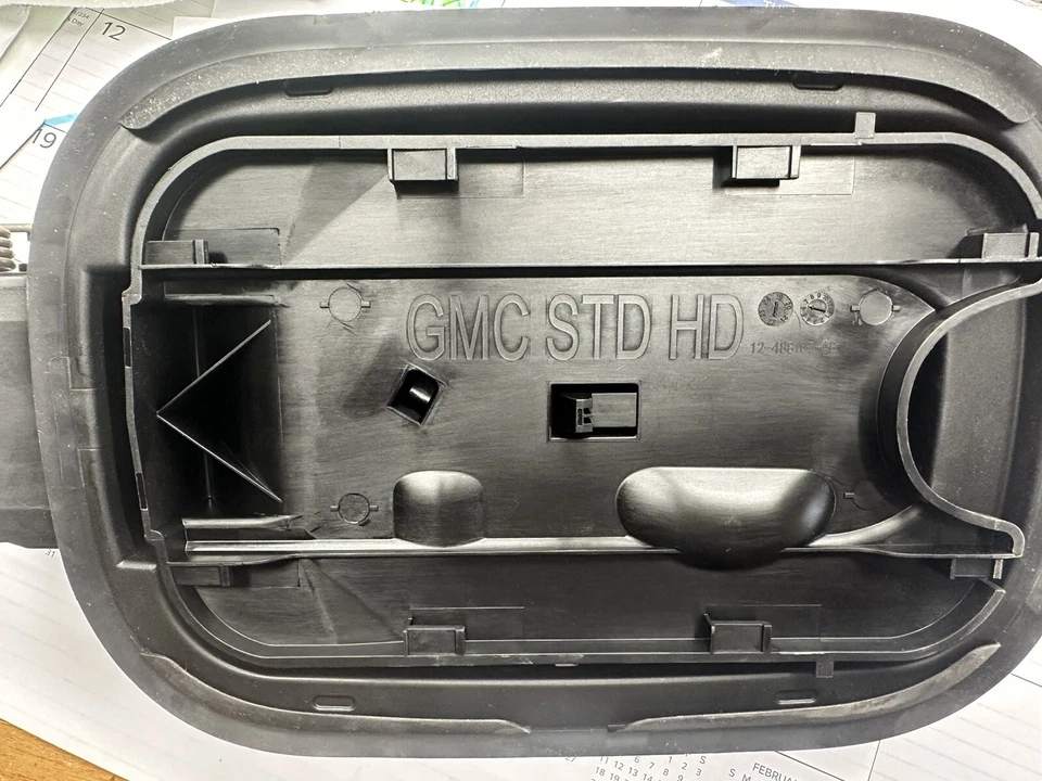 Carcasa de tubo de llenado de tanque de combustible GMC Sierra 2500HD 2025 Foto 1 de 1
