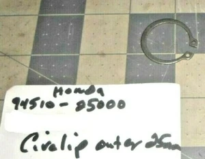HONDA CB200 94510-25000 OUTER CIRCLIP 25MM NOS 1 QUANTITY OEM FREE SHIPPING - Picture 1 of 1