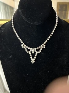 Vintage Beautiful Rhinestone Rhodium Plated Necklace 16” - Picture 1 of 7
