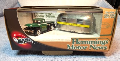 Camión Ford '56 vintage Hot Wheels 2002 Hemmings Motor News y '49 Airstream Foto 1 de 4