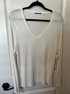 T-SHIRT NUOVA CON ETICHETTE $78 TAHARI L BALLY MANICA LUNGA BIANCO CREMA SCOLLO A V SOFT LITE - Foto 1 di 5