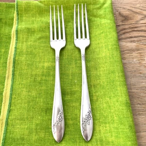 Oneida Queen Bess Tudor Plate 2 Dinner Forks Silverplate Flatware Antique - Picture 1 of 4