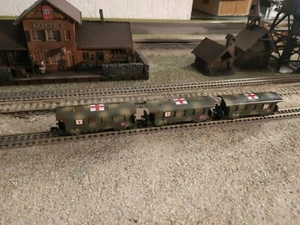 ARNOLD, WWII MILITARY SET OF AMBULANCE WAGONS, SCALE N - Picture 1 of 10