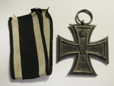 Alter Orden / Eisernes Kreuz 2. Klasse mit Hersteller Fr mit Bandabschnitt 1. WK - Bild 1 von 4