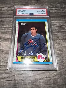 Joe Sakic Signed 1989 Topps Rookie Card Colorado Avalanche Star PSA/DNA - Picture 1 of 2