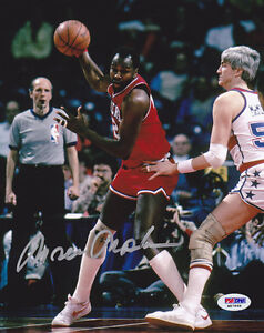 Moses Malone SIGNED 8x10 Photo Philadelphia 76ers PSA/DNA AUTOGRAPHED