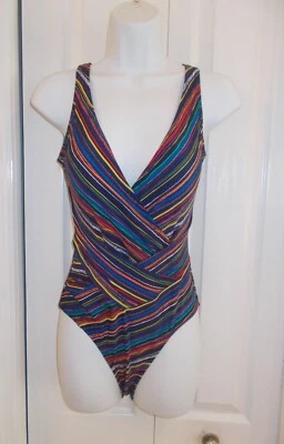 TRAJE DE BAÑO JACLYN SMITH TALLA 8 SOBREPELLIZ MULTICOLOR A RAYAS DE UNA PIEZA NUEVO CON ETIQUETAS $39.99 Foto 1 de 4