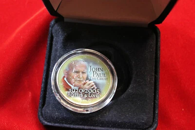 COLORIZED KENNEDY FIFTY CENT PIECE WITH JOHN PAUL THE GREAT IMAGE 1920-2005 COIN - Image 1 of 3