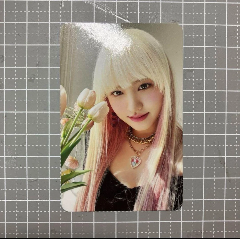 Liz LOVE DIVE K-Pop Photocard - Image 1 of 1