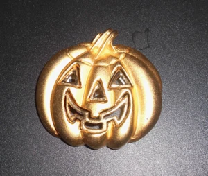 Vintage Halloween 2" Pumpkin Jack-O-Lantern Pin Brooch Gold Tone Metal - Picture 1 of 2