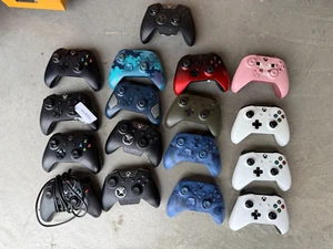 Lot of 17  Genuine Workable Xbox One Controllers in D/Badly Used Condition - Picture 1 of 2