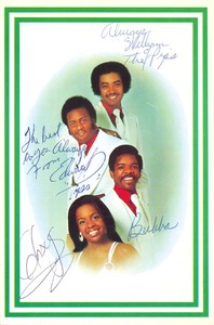 GLADYS KNIGHT & THE PIPS - PICTURE POST CARD SIGNED WITH CO-SIGNERS