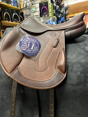 Antares 签名 Monoflap 马鞍牛皮 18" 3A A01 羊毛烟草 — 第 1/4 张图片