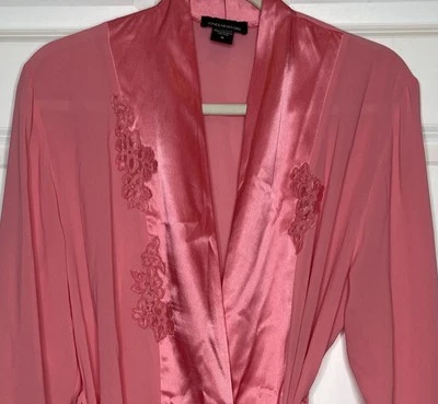 JONES NEW YORK Short Length Robe Wrap with Satin Trim & Floral Lace Size Medium - Image 1 of 4