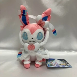 Pokemon Center Original Plüschtier Puppe Sylveon Santa Pokémon Frosty Christmas JP - Bild 1 von 4