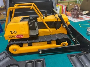 Bulldozer Mighty Tonka T-9 1968 vintage acero prensado ¡Muy bonito! Difícil de encontrar raro - Imagen 1 de 12