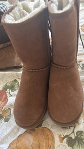 BooRoo Fuzzy Lining Suede Sienna Brown Tie Back Boots Women's Size 8 New Xmas - Picture 1 of 4