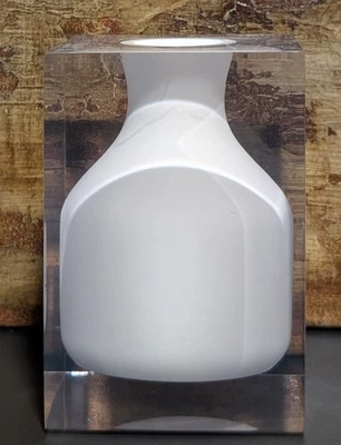 Jarrón acrílico JR William Home Decor Hogan Bud - Hamptons blanco - 5,75 x 3,8 x 3,8" Foto 1 de 4