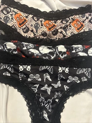 Morvia 3pk lace trim goth Skater Emo Goth panties M Blk Skull Cat Butterflies - Image 1 of 4