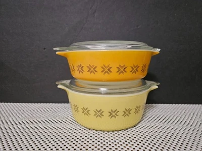Vintage Pyrex Town And Country Round Casserole Dishes 471, 472 With Lids! - Image 1 of 4