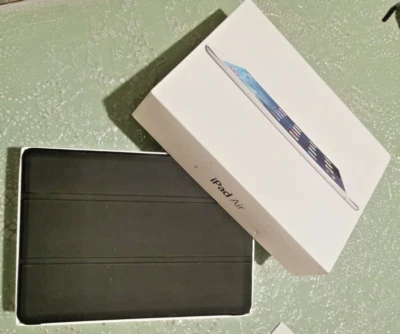 Apple iPad Air, 16GB, WiFi & Cellular 4G, Silver, A1475 PERFETTO + cover - Immagine 1 di 4