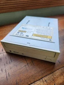 DVS DSR-1600H -CD/DVD-ROM-IDE Optical Desktop Drive -Speed: 48x (CD) / 16x (DVD) - Picture 1 of 8