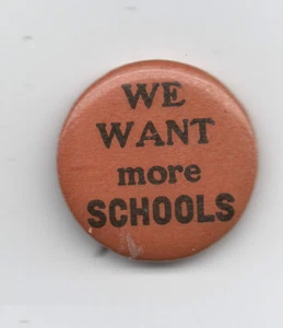 1910 Celluloid Pinback aus Los Angeles " We want More Schools " - Bild 1 von 1