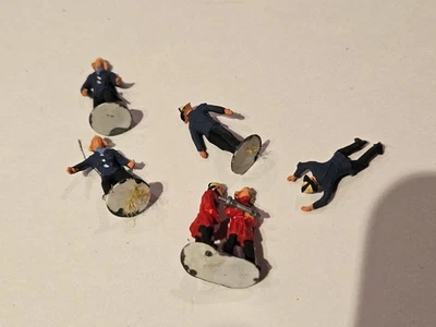 Merten HO 6 x Feuerwehrleute alte Uniform 1:87 /15 - Bild 1 von 2