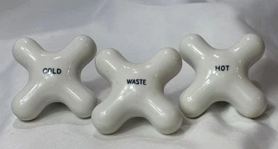 Antiguo grifo cruzado de porcelana manijas residuos fríos perillas de bañera caliente salvamento Foto 1 de 4