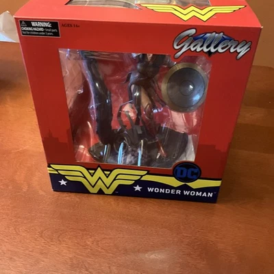 Estatua diorama PVC Diamond Select WW Dark Knights: Metal DC Gallery 2018 sellada Foto 1 de 3