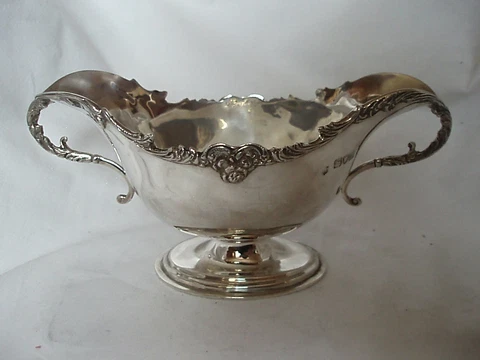 DOUBLE LIP SAUCE BOAT VICTORIAN STERLING SILVER LONDON 1899 Cover