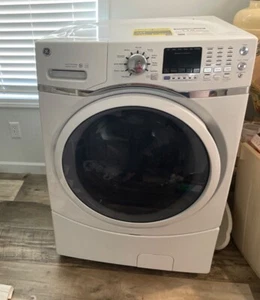 Great Value - GE 4.5 cu. ft. capacity Front Load Energy Star Washer - Picture 1 of 4