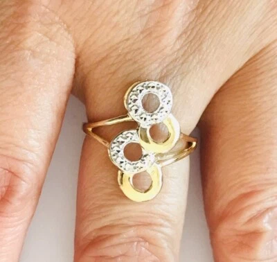 Pre-Owned 10K Solid Yellow Gold Cluster Diamond Cut Ring  2.07Grams 7Size - Image 1 of 4