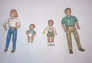 Vintage 1998 Fisher Price Loving Family Dollhouse Figures Dad Mom Boy Baby 112Q - Picture 1 of 4