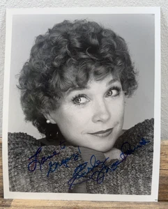 Shirley MacLaine 8x10 Signed Photo - Picture 1 of 2