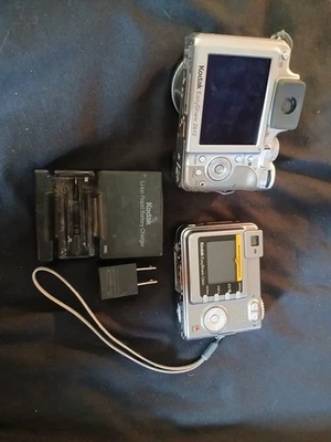 Kodak Digital Cameras EasyShare C340 & z612 w charger - Image 1 of 4