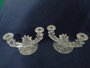 Coppia Eleganti Candelabri Fostoria Vetro Barocco Doppia Luce Navarra Inciso - Foto 1 di 7