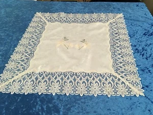 Table Square Runner Machine Embroidered - Jacquard And Lace - One Of A Kind - Picture 1 of 8