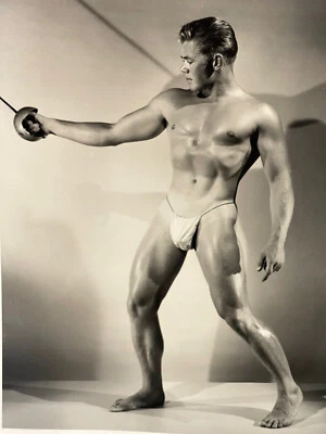 Curiosa nu masculin photo Bellas Bruce of Los Angeles portrait Bob Freeman - Photo 1/4