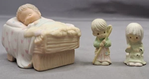 PRECIOUS MOMENTS Krippe Jesuskind Figur Komm lass uns ihn anbeten 1986 lose. - Bild 1 von 11