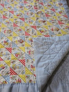 Vintage Babydecke Mädchen Pilze Country Gingham 38" x 50" - Bild 1 von 3
