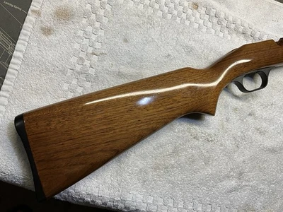 Coronha de nogueira Stevens modelo 53D com placa de topo, protetor de gatilho, parafuso de remoção - Imagem 1 de 4