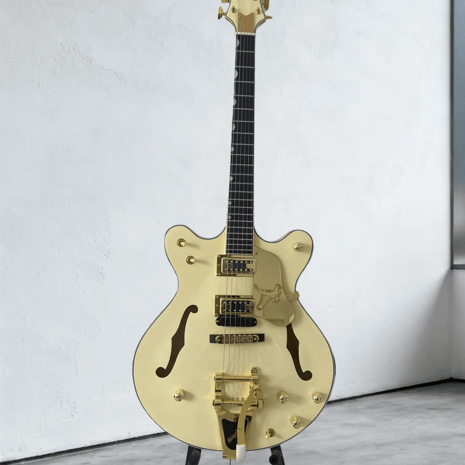 Guitarra de jazz de cuerpo semihueco color crema con diapasón de palisandro herrajes dorados Foto 1 de 4